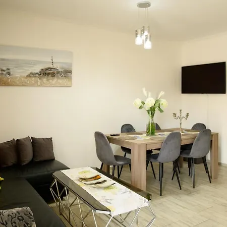 דירה Perfekt Geschnittene 3-raum-wohnung Fuer Familien Peraía